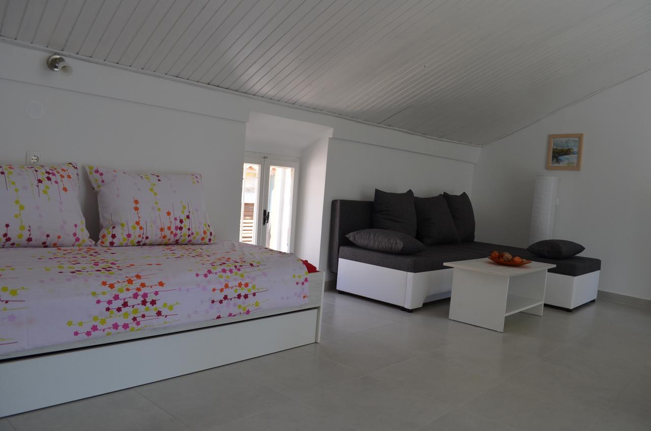 Apartments Petar Draga Bascanska Exterior photo